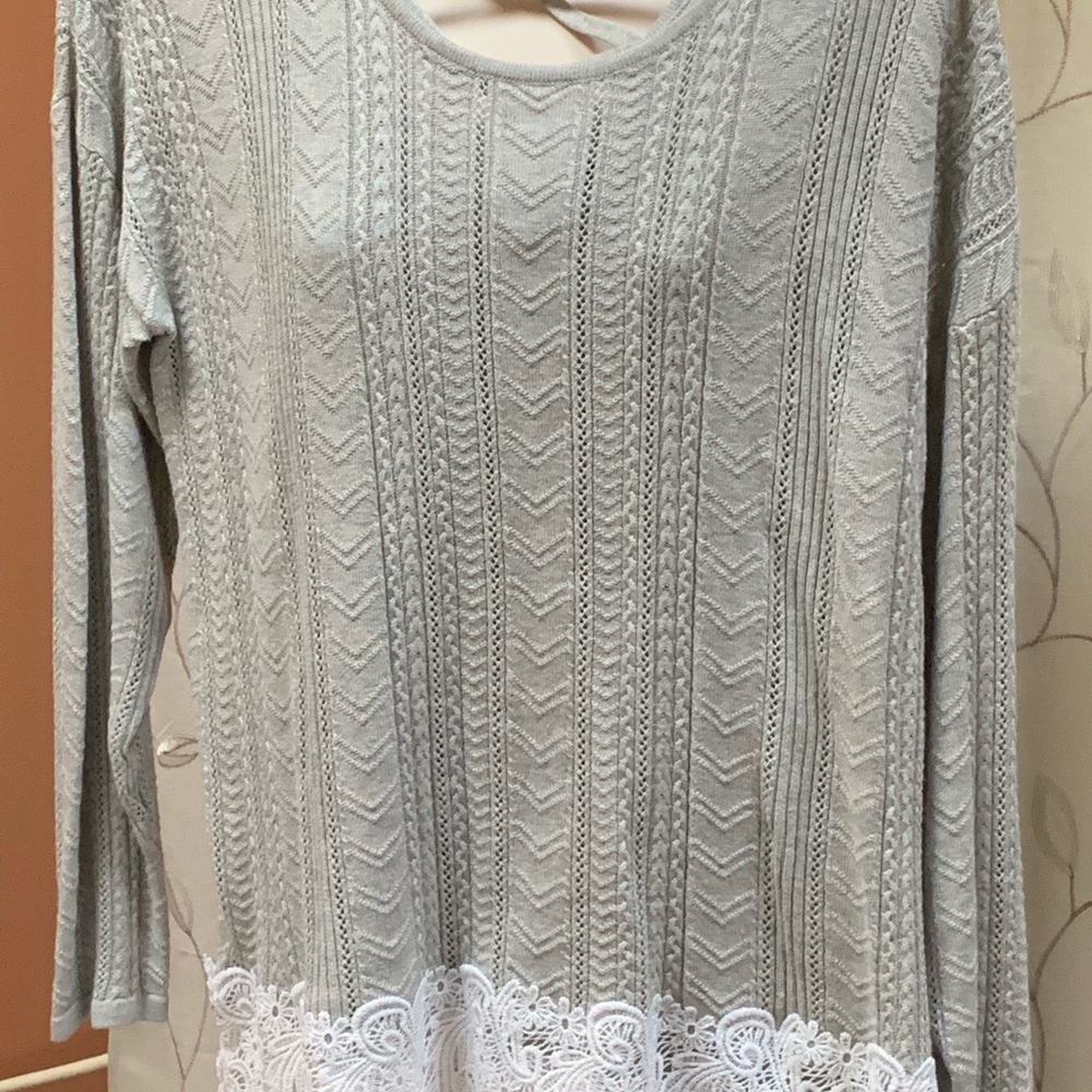 Beautiful grey cable design top